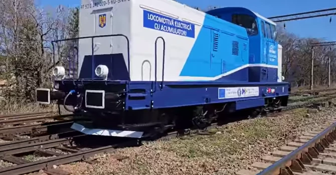 A șaptea locomotivă pe acumulatori realizată la Brașov prin PNRR a ajuns în etapa finisajelor