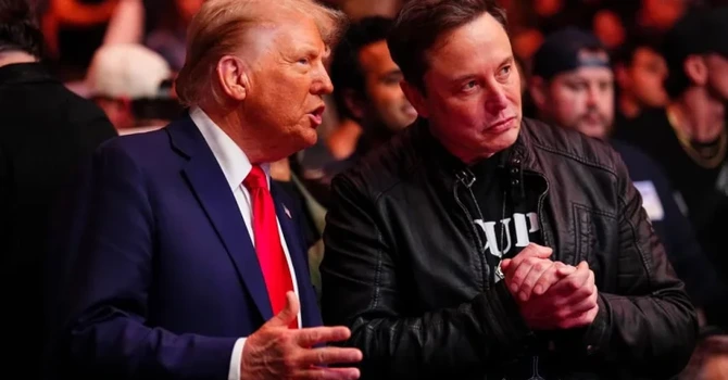 Trump îi amenință pe cai care vandalizează mașini Tesla că-i va trimite în închisori în El Salvador