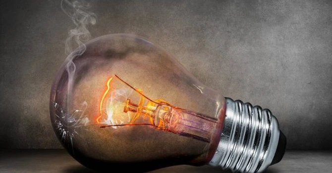Firma Romcab, în insolvență, cere daune de 300 de milioane de euro de la Electrica și Hidroelectrica