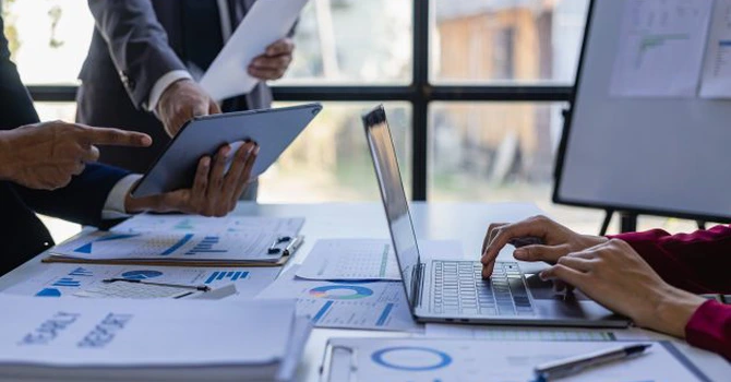 CNAS angajează IT-işti pe salarii nete de 25.000 de lei lunar ca să dezvolte noile sisteme informatice ale asigurărilor sociale de sănătate