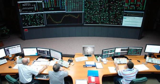 UPDATE Alertă în România – Consumul de energie electrică a scăzut acum la cel mai mic nivel din istorie. Zi provocatoare pentru Sistemul Energetic Naţional