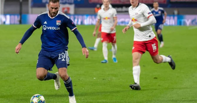 Clubul francez de fotbal Olympique Lyon a ajuns la un acord cu UEFA pentru a putea juca în Europa League, după ce a primit o amendă de 12,5 milioane de euro. Trebuie să mai îndeplinească însă o condiție