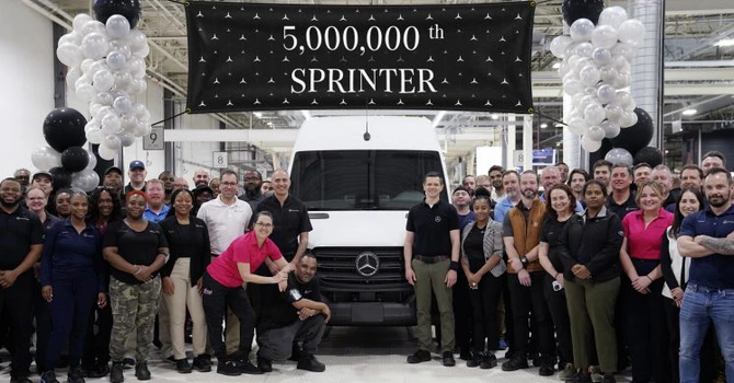 Mercedes-Benz Sprinter a împlinit 30 de ani. Modelul cu numărul 5 milioane a fost vândut către o companie globală americană