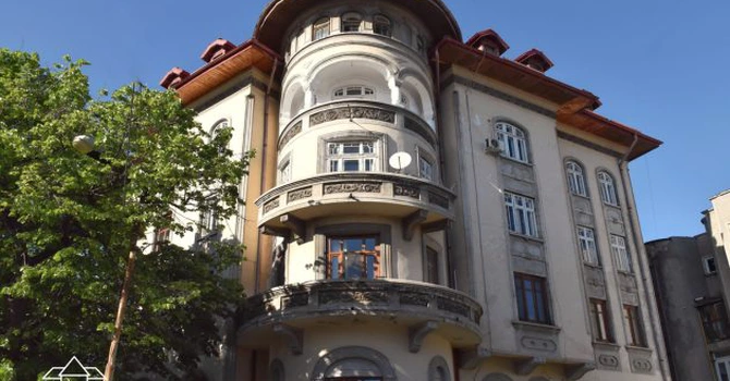 Un apartament dintr-o vilă neoromânească bucureșteană veche de 100 de ani, scos la vânzare cu 550.000 de euro