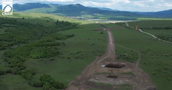 VIDEO Autostrada Unirii A8: UMB continuă activitatea de forare a piloților pe cel mai nou șantier, lotul Leghin – Tg Neamț