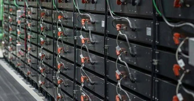 Succes al „regelui eolienelor” din România în Scandinavia: Monsson intră pe piața de stocare a energiei electrice din Suedia. Românii pun propria lor baterie, tranzacție finalizată
