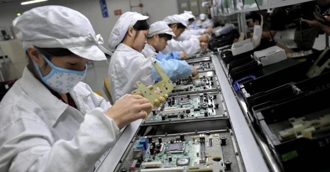 Apple se extinde în India prin Foxconn, în pofida obiecţiilor lui Donald Trump