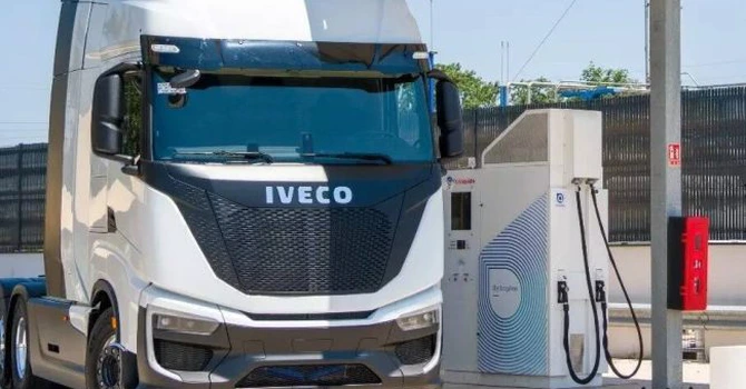 Camioane pe hidrogen – s-a semnat memorandum de înțelegere pentru un nou coridor de hidrogen în Europa, în zona României. Cine este implicat