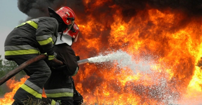 Incendiu în Bucureşti. A fost emis RO-ALERT (VIDEO)