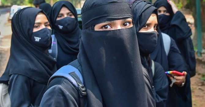 Iran: Consiliul de Securitate suspendă aplicarea legii hijabului