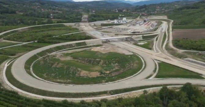 VIDEO Autostrada A1 Sibiu – Pitești: Porr a ajuns la un stadiu de peste 73% pe secțiunea 4, cu primul tunel forat de autostradă din România