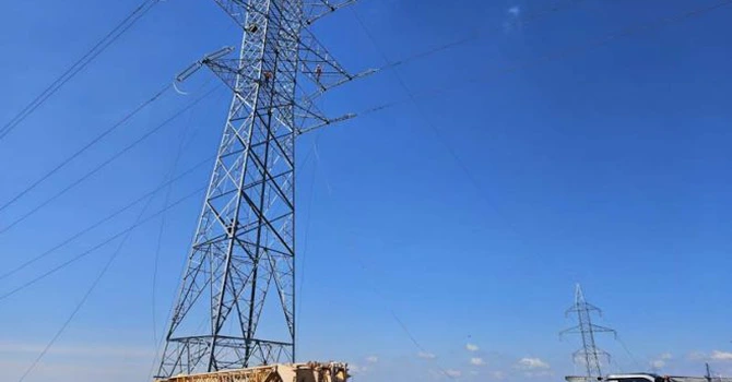 O nouă linie electrică de înaltă tensiune a fost finalizată. Lucrarea a fost făcută de firme românești