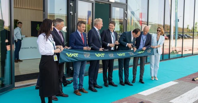 Un gigant elvețian a deschis o fabrică în România, care a devenit hub operațional major pentru companie