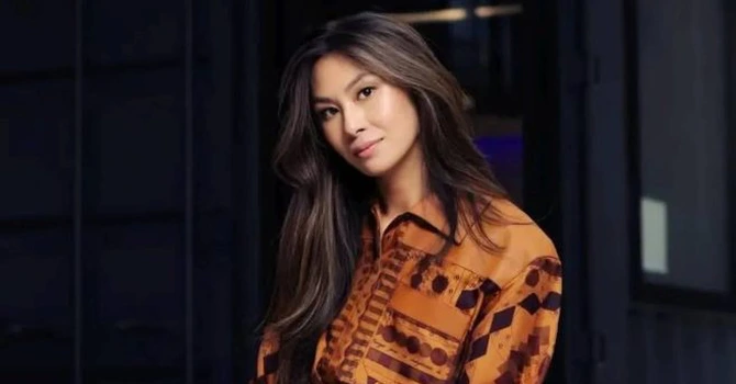 Lucy Guo i-a luat vedetei Taylor Swift titlul de cea mai tânără femeie care atinge o avere de 1 mld. USD