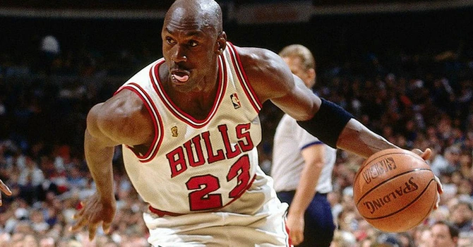 Un cartonaș semnat de Michael Jordan a fost vândut la licitație pentru 2,5 milioane de dolari