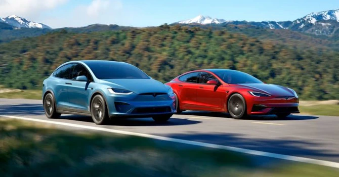 Tesla a relansat Model S și X cu un ușor facelift, dar și cu un preț majorat cu 5.000 de dolari