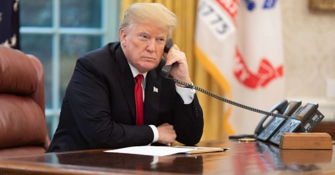 Trump anunță că va numi la conducerea Rezervei Federale doar o persoană care e dispusă să taie dobânzile în conformitate cu așteptările sale