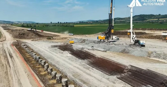 VIDEO Autostrada Unirii A8: Cum arată șantierul deschis de turcii de la Nurol pe tronsonul Tg Mureș – Miercurea Nirajului