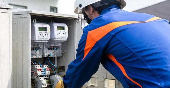 Crește masiv costul de racordare la rețelele electrice