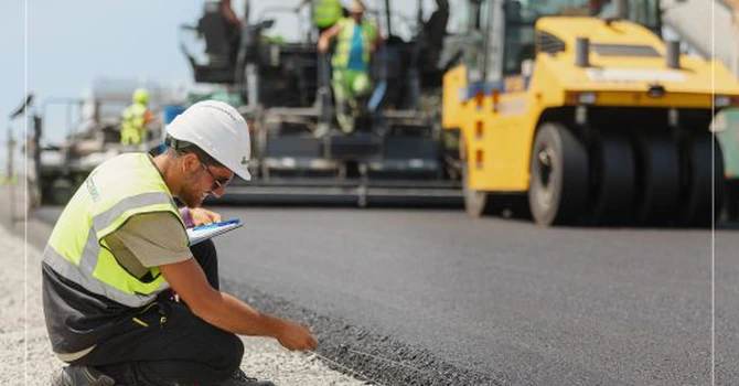 Autostrada A3 Transilvania: Construcții Erbașu a așternut până acum 7.800 de tone de asfalt pe lotul Suplacu de Barcău – Chiribiș