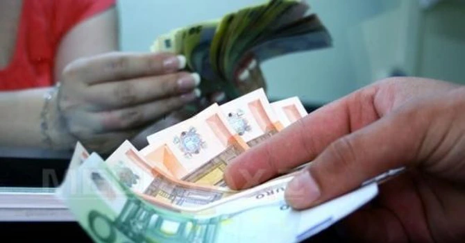 Primul tur al alegerilor prezidențiale și devalorizarea leului au reorientat economiile populației și firmelor din lei către euro