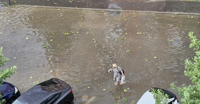 Cod roşu de furtună în localităţi din judeţele Hunedoara şi Cluj, duminică după-amiaza