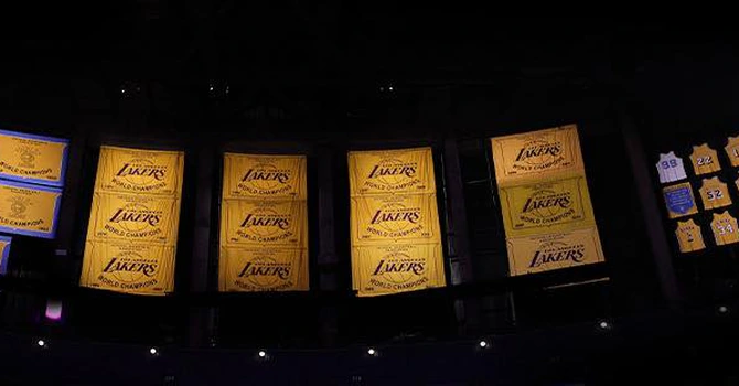 Record – Los Angeles Lakers va fi vândută cu 10 miliarde de dolari, cea mai mare tranzacţie din istoria sportului din SUA. Cine o cumpără