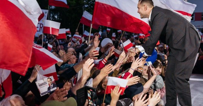 Polonia – Preşedintele ales Nawrocki îl anunţă pe Tusk să se pregătească pentru o „rezistenţă puternică din partea palatului prezidenţial”