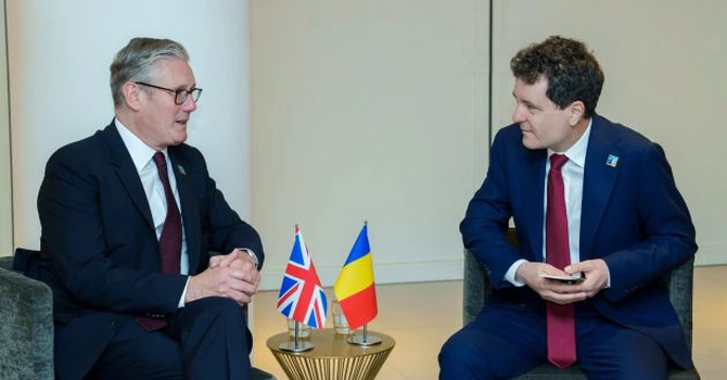 Regatul Unit și Franța își vor coordona utilizarea armelor nucleare în cazul unui atac, spun Starmer și Macron