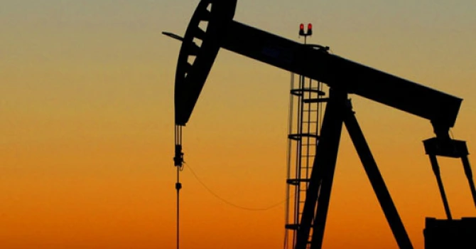 Europa nu mai vede o prioritate reducerea plafonului prețului de vânzare a barilului de petrol rusesc
