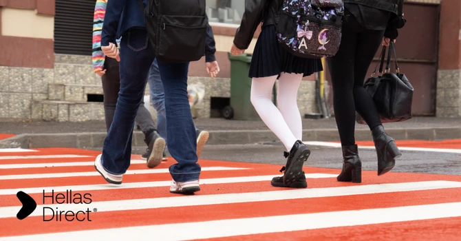 Premieră în România, țara cu un accident la minut. Ce este Safe Roads project, lansat de Hellas Direct, noua vedetă din RCA: Un demers care aduce asigurările în viața de zi cu zi