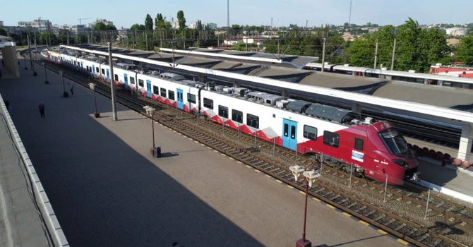 FOTO Alstom Coradia Stream, cel mai nou tren din România, a fost vandalizat