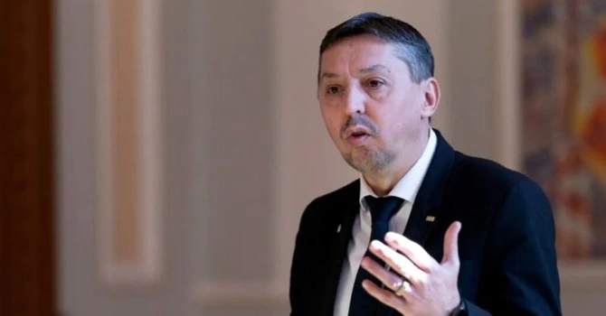 Daniel David: Din Educație nu vor fi disponibilizați oameni și nu vor fi modificate salariile. Pentru elevi vor exista trei tipuri de burse