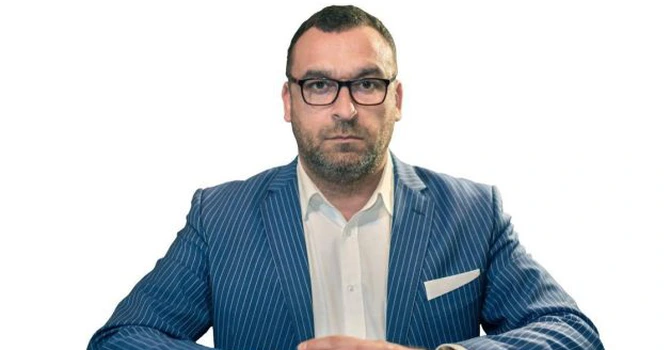 Peste 7600 de tineri și-au căutat un loc de muncă în doar 14 zile, după reducerea numărului de burse sociale și creșterea taxelor. 60% spun că se simt vulnerabili financiar – studiu