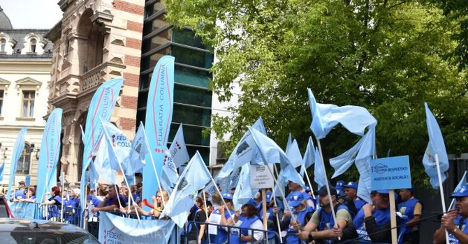 Sindicatul Angajaților din Guvern îi cere lui Bolojan să nu adopte în forma actuală proiectul de OUG pentru reforma administrației și avertizează că altminteri vor exista urmări