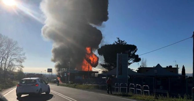 O benzinărie a explodat în Roma – VIDEO