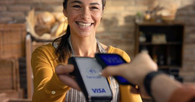 POS gratuit 6 luni pentru 135.000 de comercianți, prin programul ePOSibil, derulat de Visa și IMM România