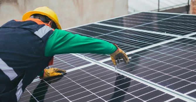 Primăria Galați a atribuit contractul pentru construirea unui parc fotovoltaic pe blocuri în cartierul Micro 17