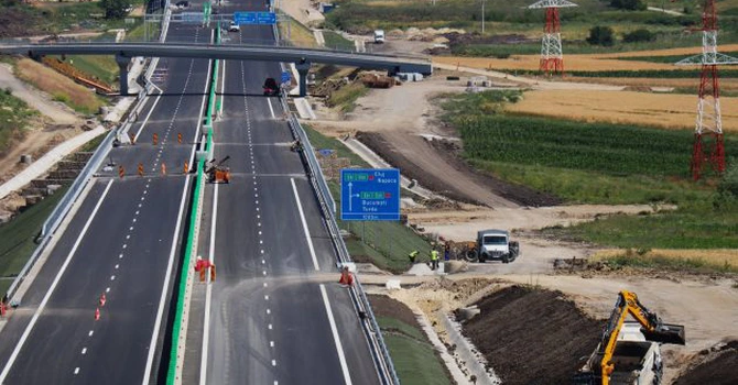 FOTO DEx4, drumul de legătură A3 – DN1, va fi dat în trafic săptămâna aceasta. Au fost finalizate testele de iluminat