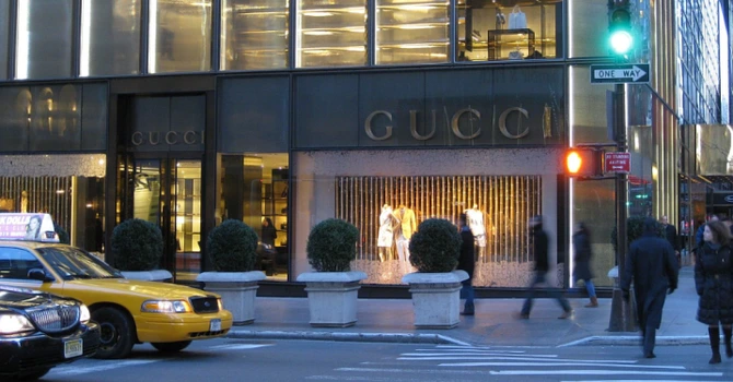 Gucci a pierdut 15% din vânzări în trimestrul II. Scădere generalizată pe toate piețele
