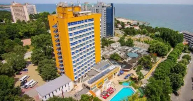 Hotelul Majestic din Olimp afectat de un incendiu la ultimul etaj