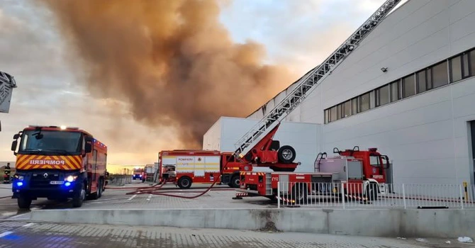 Pagubă uriașă în urma incendiului la depozitul LPP, care deține Sinsay, Reserved și Mohito. Livrările comenzilor, întârziate
