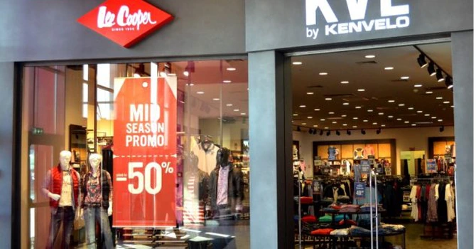 Haine Kenvelo, Lee Cooper și Timeout la prețuri de outlet. Ce va face retailerul cu hainele rămase din colecțiile mai vechi
