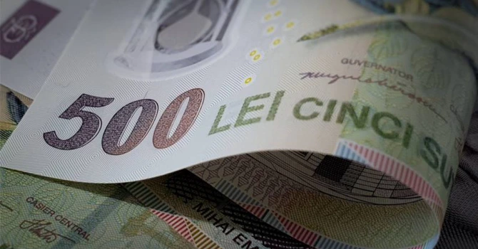 Doar unul din 10 români economisește pentru a-și crește averea. Restul pun  bani deoparte de frică și mulți îi țin la saltea – Tavex