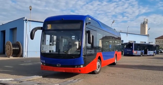 VIDEO Orașul din România care a primit azi primul său autobuz electric. Are autonomie de peste 200 de kilometri
