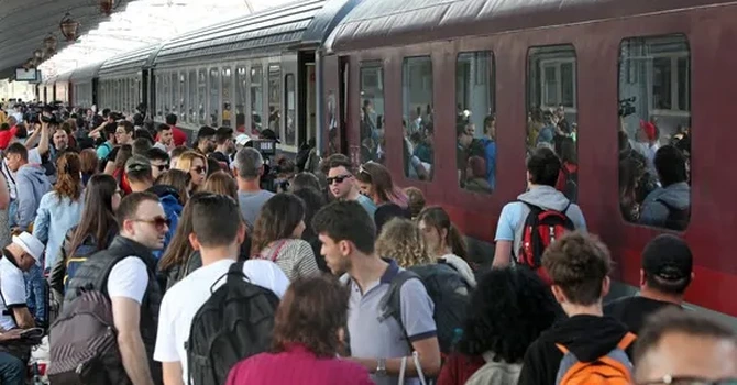 INS: Numărul pasagerilor care au circulat cu trenul a scăzut cu 7,5%, în primul trimestru din 2025