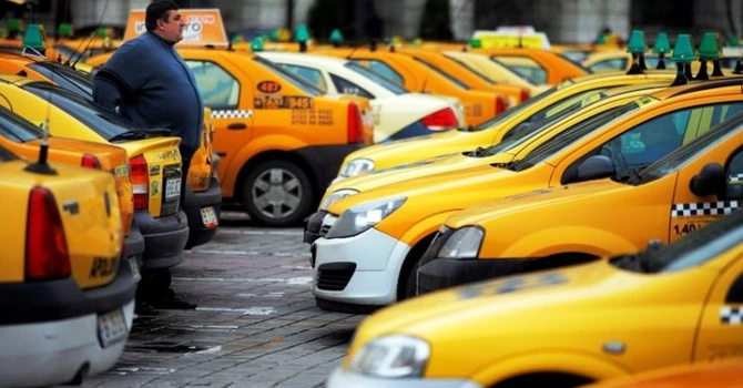 Anunț de la cea mai mare firmă de taxi din România. Atac pe față la Uber și Bolt