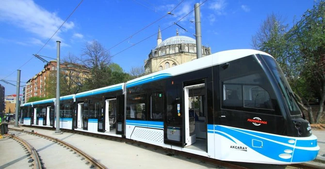 100 de troleibuze articulate de 18 metri şi 250 de tramvaie noi, pe lista de cumpărături la Primăria Capitalei – Ce alte proiecte se votează la CGMB săptămâna viitoare