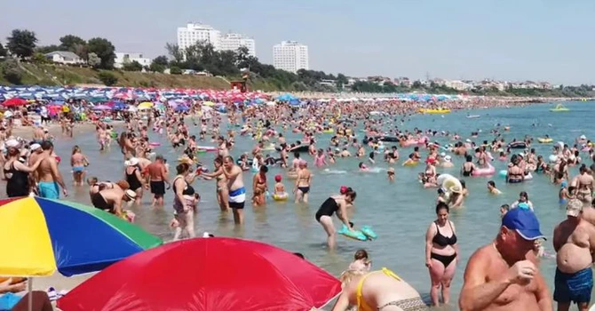 FPTR: Minivacanța de Sfânta Maria aduce turismul românesc la capacitate maximă. Peste 90% grad de ocupare, ambuteiaje pe drumurile naționale și transport feroviar insuficient