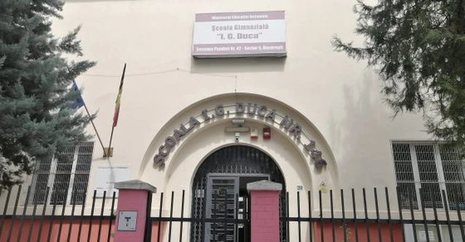 Primarul Capitalei, Stelian Bujduveanu, anunță că va semna documentația pentru reabilitarea Şcolii „I. G. Duca” şi a Colegiului „Gheorghe Lazăr”